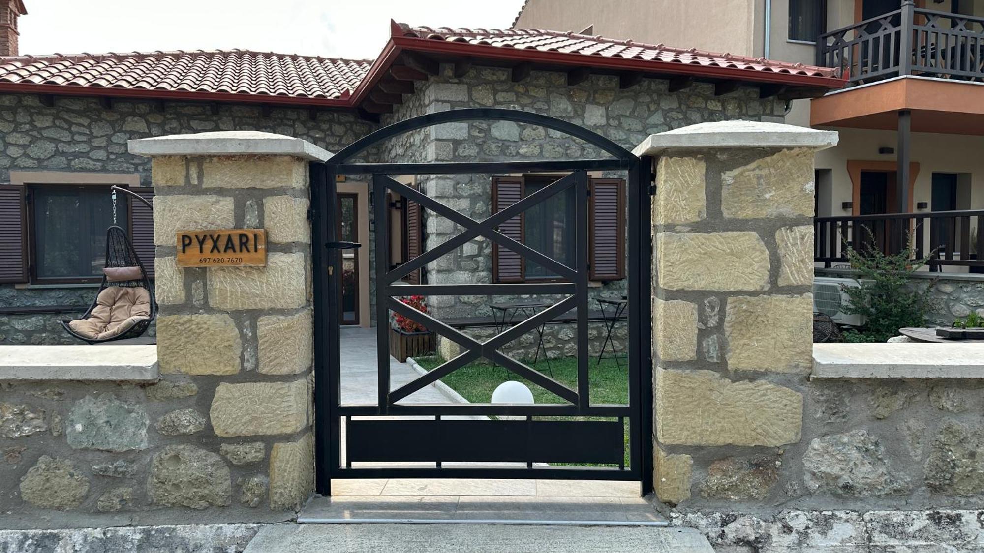 Guesthouse Pyxari 卡兰巴卡 外观 照片